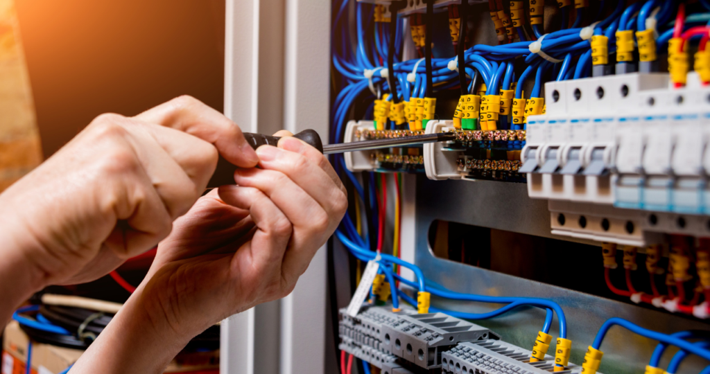 Tips Useful for Picking the Right Electrician Service